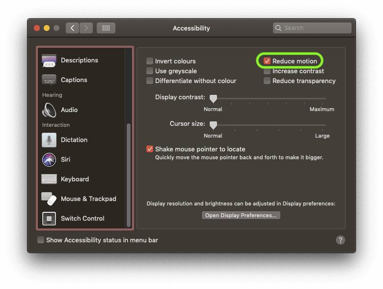 מסך ההגדרות של macOS עם התיבה 'תנועה מופחתת' מסומנת.